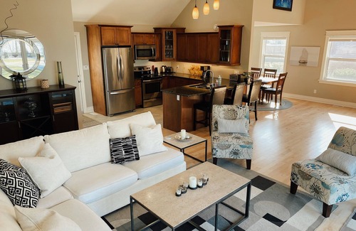 Dashwood Cabaña | Waterfront, Lake Huron, Sunset, Grand Bend, Golf, Dining, Theatre,