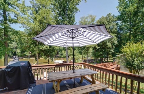 Southmont Cabaña | Waterfront! Lake it Easy on High Rock Lake, Kayaks