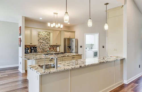 Terrell Casa | Waterfront Lake Norman Retreat w/ Dock + Hot Tub!