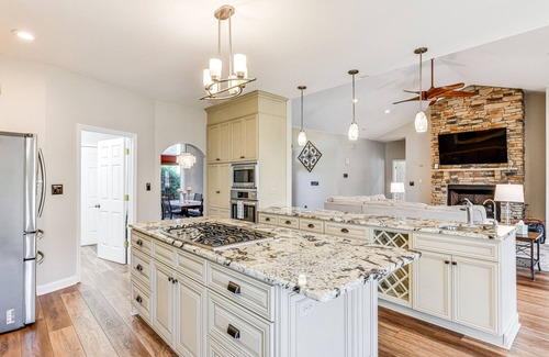 Terrell Casa | Waterfront Lake Norman Retreat w/ Dock + Hot Tub!