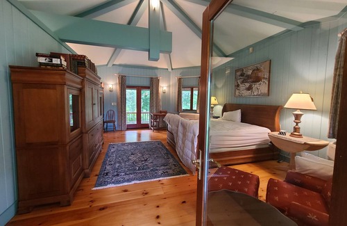 Howe Island Cabina | Waterfront Large Family Home 1000 islands