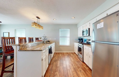 Key Allegro Casa | Waterfront Living at Its Best | Cabana, Private Dock, Hot tub and Pool