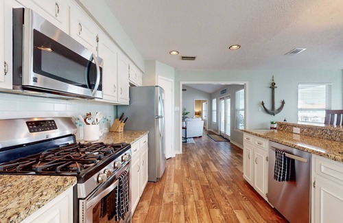 Key Allegro Casa | Waterfront Living at Its Best | Cabana, Private Dock, Hot tub and Pool