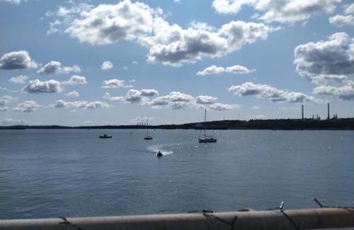 Milford Haven Casa | Waterfront Location, Balcony, Sea Views, Free Parking