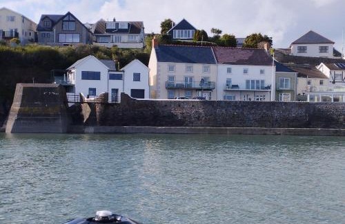 Milford Haven Casa | Waterfront Location, Balcony, Sea Views, Free Parking
