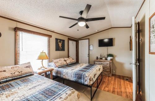 Kingston Cabina | Waterfront Lodge by The Lodges at Fossil Creek