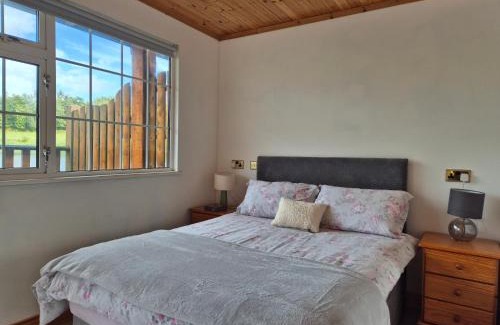 Fenagh Chalet De Esquí | Waterfront Lodges - North Cabin