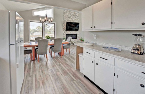 Colington Harbour Casa | WATERFRONT!. Lux spacious home. Private docks. Fishing, Crabbing, and Kayaking!