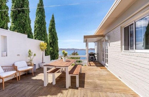 Sandy Bay Casa | Waterfront luxe- a Hobart oasis