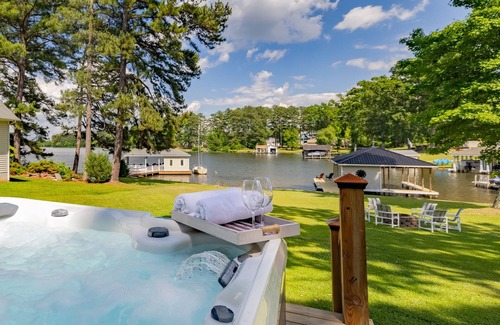 Myrick Estates Casa | 💥Waterfront💥Luxury HotTub🥇 Kayaks & Paddleboards 💥Pet Friendly, Game Room!
