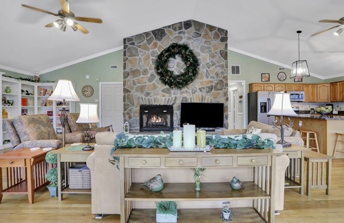 Luray Casa | Waterfront, Luxury Panoramic View, Fast Wi-Fi, Private River Access Steps Away!