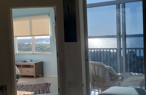 Palmetto Condominio | Waterfront Luxury Penthouse Condo on Tampa Bay Estuary and Golf Course