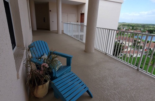 Palmetto Condominio | Waterfront Luxury Penthouse Condo on Tampa Bay Estuary and Golf Course