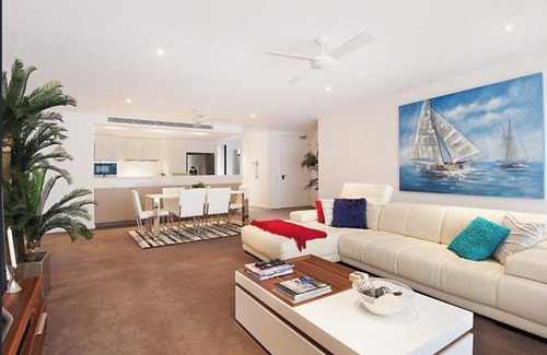 Hollywell Apartamento | Waterfront Luxury Retreat | Resort Facilities Hot Tub, Pools, Sauna, Tennis