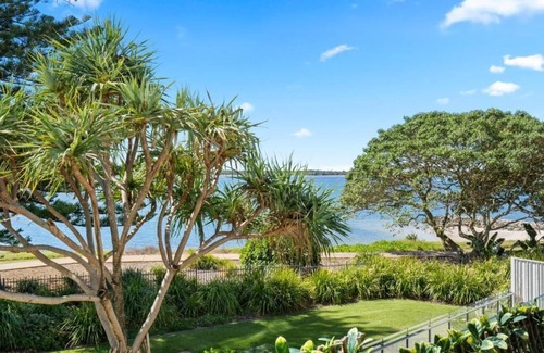 Hollywell Apartamento | Waterfront Luxury Retreat | Resort Facilities Hot Tub, Pools, Sauna, Tennis
