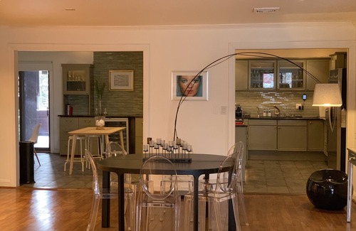 North Bergen Apartamento | Waterfront Luxury Apartment in Gated Condo 15m -NY