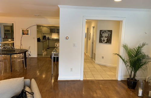 North Bergen Apartamento | Waterfront Luxury Apartment in Gated Condo 15m -NY