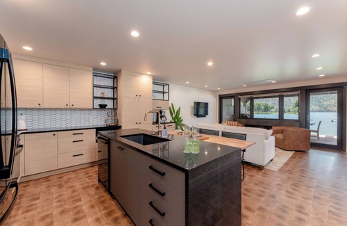 Wapato Point Condominio | Waterfront Luxury- Yacinde B1