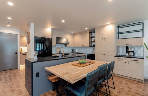 Wapato Point Condominio | Waterfront Luxury- Yacinde B1