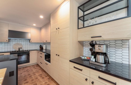 Wapato Point Condominio | Waterfront Luxury- Yacinde B1