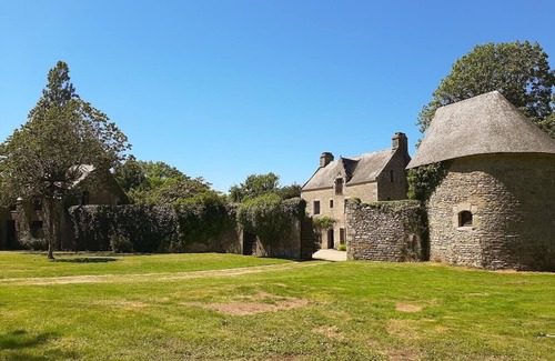 Baden Casa | Waterfront manor house with heated pool