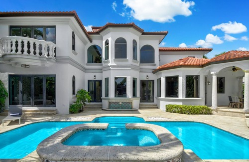 East Fort Lauderdale Villa | WATERFRONT MANSION