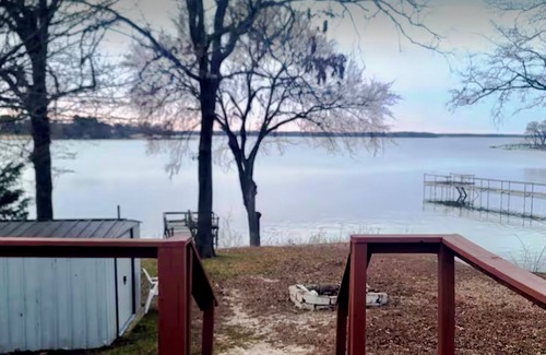 Wills Point Casa | Waterfront Mobile Home w Private Dock on Lake Tawakoni