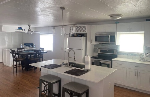 Rock Harbor Casa | Waterfront mobile home with AC in Key Largo - 3 bedroom