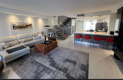 Cypress Lakes Condominio | WATERFRONT MODERN 2 STORY CONDO SEASONAL RENTAL