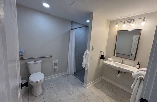 Greenville Junction Hotel | Waterfront Motel--Mountain View