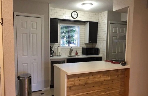 Walden on Lake Conroe Condominio | Waterfront Newly Renovated Ground Floor Condo Overlooking A Full-Service Marina