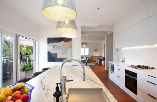 Northwood Casa | Waterfront Northwood (IH) - Stunning waterfront home with jetty, 5 bedrooms and an outdoor area perfect for entertaining.