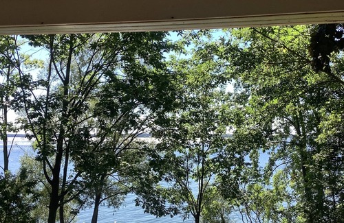 Howe Island Cabaña | Waterfront oasis at Zoe’s Lagoon, 1000 islands
