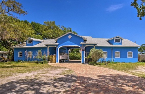 Tropic Villa | Waterfront Oasis, DOLPHINS, Deep Water Dock, Tiki Bar, Ocean Boating, Live Music