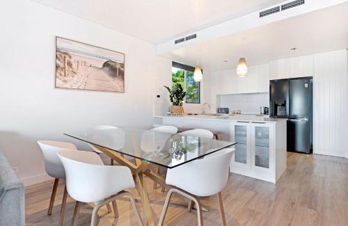 Runaway Bay Apartamento | Waterfront Oasis in Runaway Bay - CoastHM