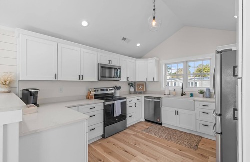 Newport Casa | Waterfront Oasis Minutes From The Beach