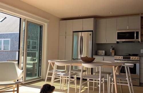 Commercial Street Condominio | Waterfront Oasis on Commercial St with Easy Beach Access and Stunning Bay Views
