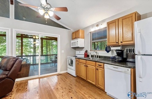 Groveoak Casa | Waterfront oasis perfect for couples or fishermen.