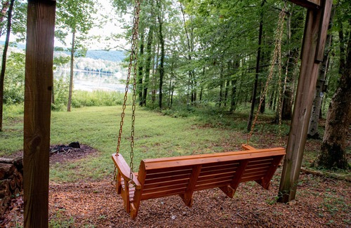 Groveoak Casa | Waterfront oasis perfect for couples or fishermen.