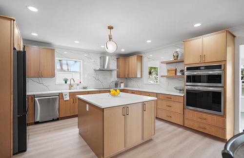 Causeway Isles Casa | Waterfront Oasis l Near Beach