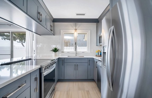 Westbrook Center Casa | WATERFRONT off season/academic house rental - INCLUDES ALL UTILITIES!