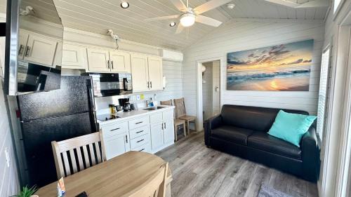 Gilchrist Casa | Waterfront on the Bay & Close to Beach -Brand New!
