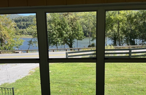 Bellepoint Cabina | Waterfront on the New RIver