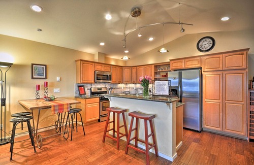 Newport Casa | Waterfront Newport Townhome w / vistas increíbles!