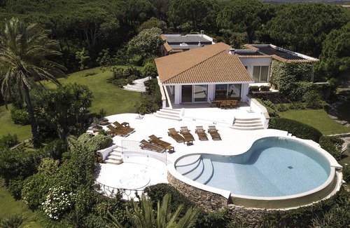 San Teodoro Villa | Propiedad frente al mar en finca privada con vistas al mar y acceso directo a la playa