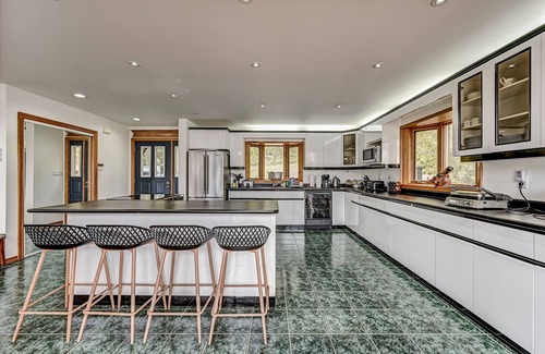 Penetanguishene Cabaña | Luxury Waterfront Paradise with sauna and hot tub!