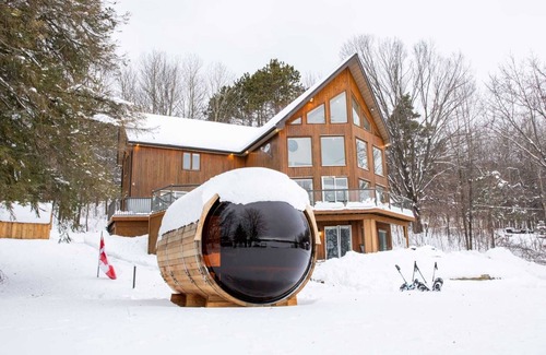 Penetanguishene Cabaña | Luxury Waterfront Paradise with sauna and hot tub!