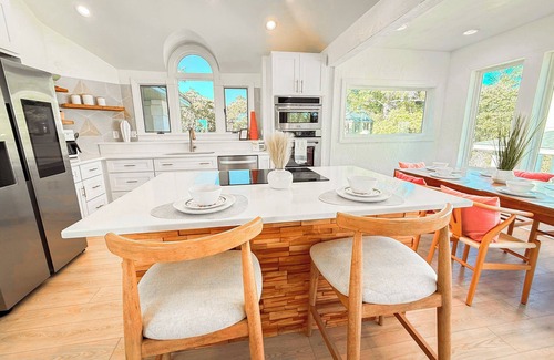 Monteray Shores Casa | Waterfront Peaceful Beach house with Private Pool and Hot Tub. 2min to beach!