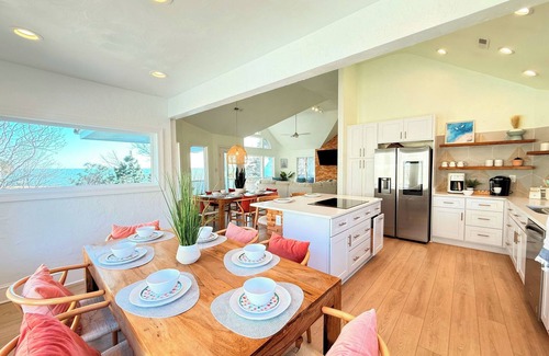 Monteray Shores Casa | Waterfront Peaceful Beach house with Private Pool and Hot Tub. 2min to beach!
