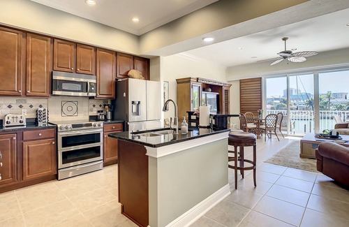 Clearwater Beach Condominio | Waterfront PENTHOUSE, Rooftop Gazebo, Elevator, walk to the beach Pool Heated